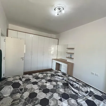 Djonis Шенджин